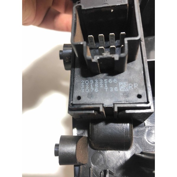 Botão Moldura Vidro Traseiro Esquerdo Gm Cruze 2012/2015