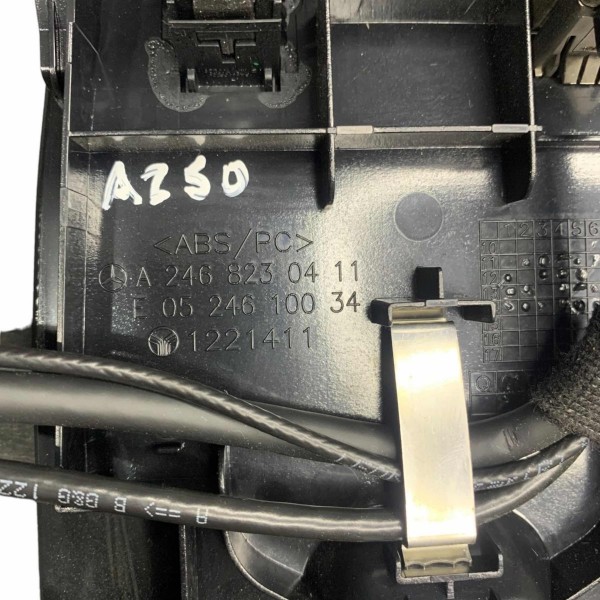 Moldura Entrada Usb Mercedes A250 2014 2015 2016