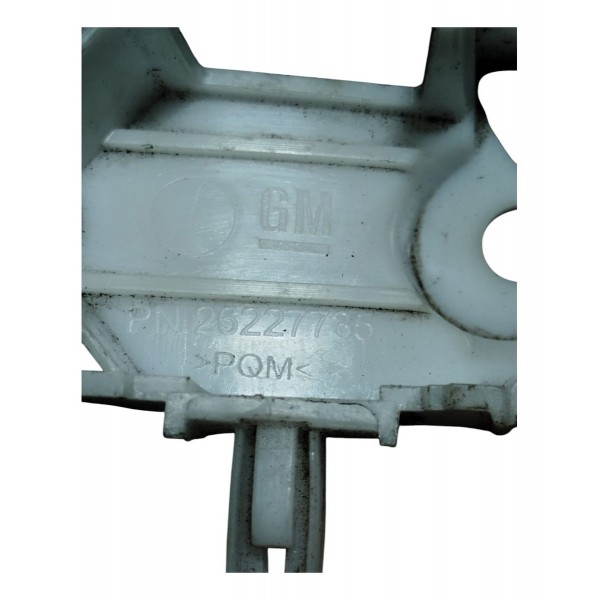 Suporte Guia Parachoque Lado Esquerdo Gm Tracker 2021 A 2024