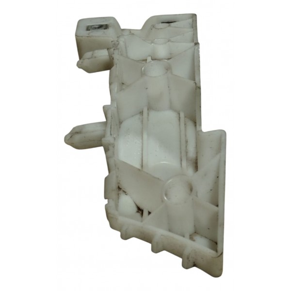 Suporte Guia Parachoque Lado Esquerdo Gm Tracker 2021 A 2024